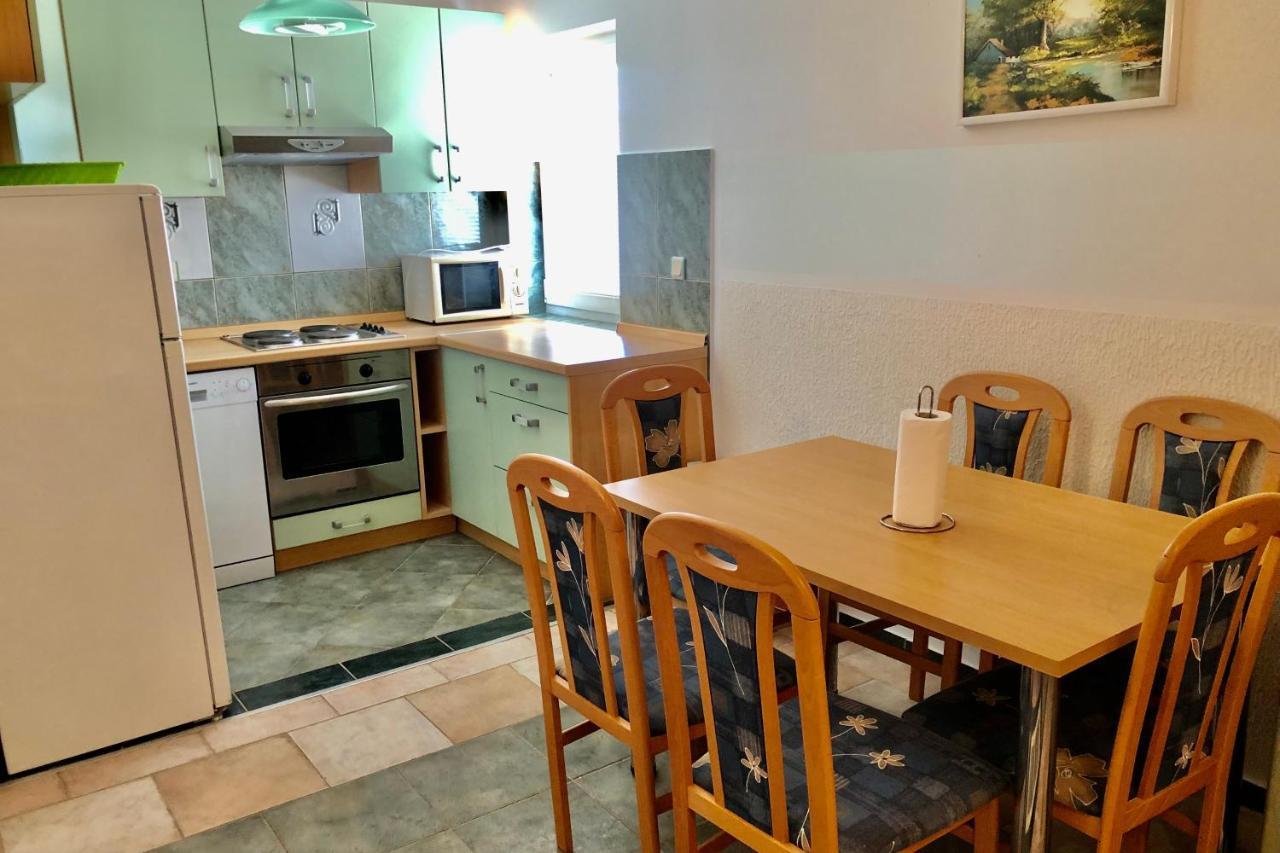 Villa Latina With 6 Apartments And A Shared Pool Vir Bagian luar foto