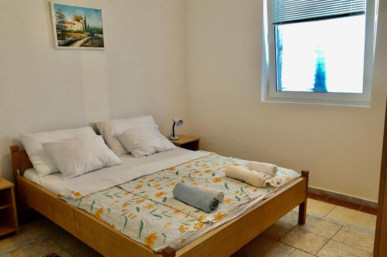 Villa Latina With 6 Apartments And A Shared Pool Vir Bagian luar foto