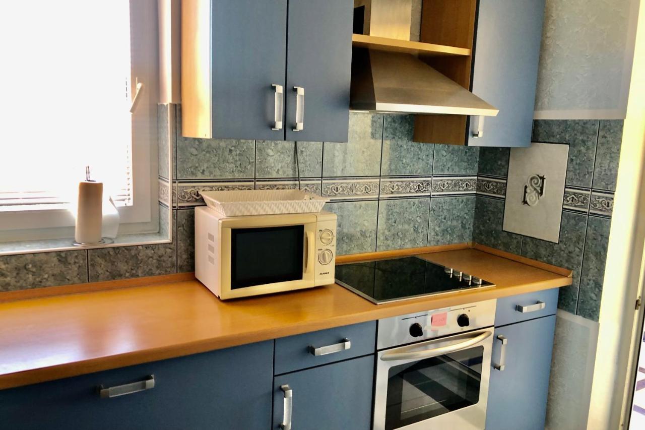 Villa Latina With 6 Apartments And A Shared Pool Vir Bagian luar foto