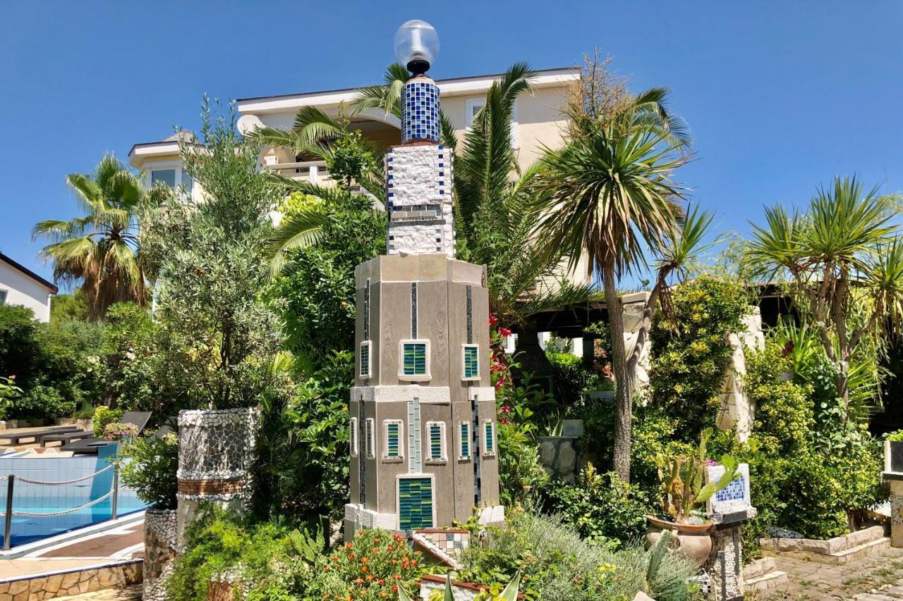 Villa Latina With 6 Apartments And A Shared Pool Vir Bagian luar foto