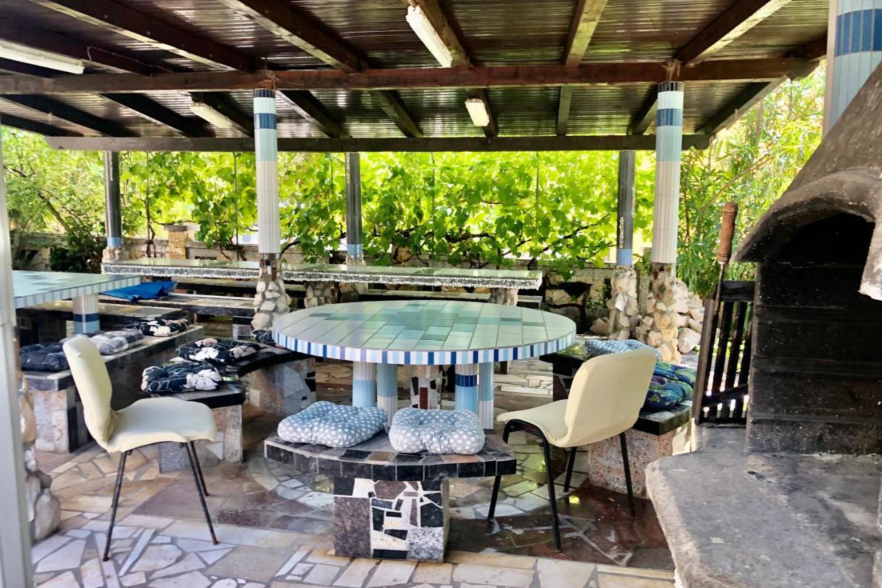 Villa Latina With 6 Apartments And A Shared Pool Vir Bagian luar foto