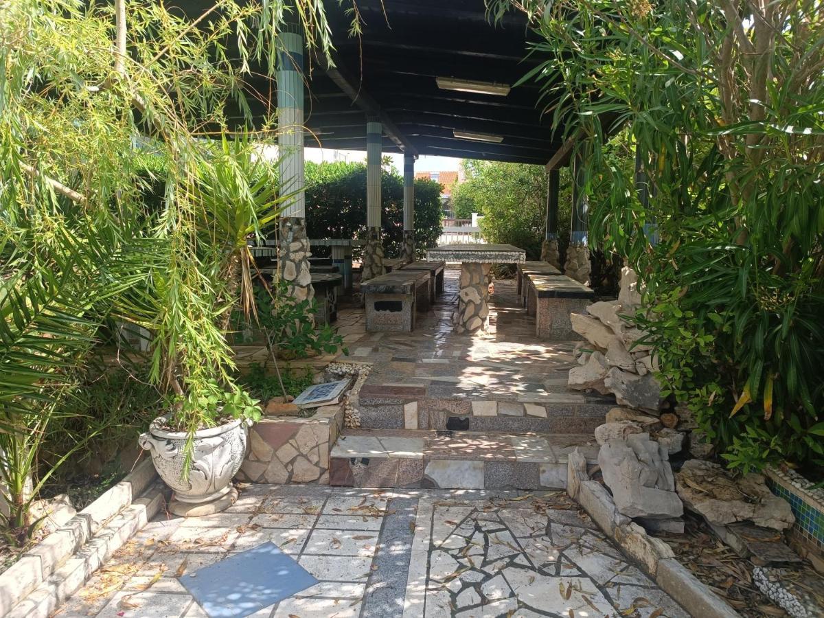 Villa Latina With 6 Apartments And A Shared Pool Vir Bagian luar foto