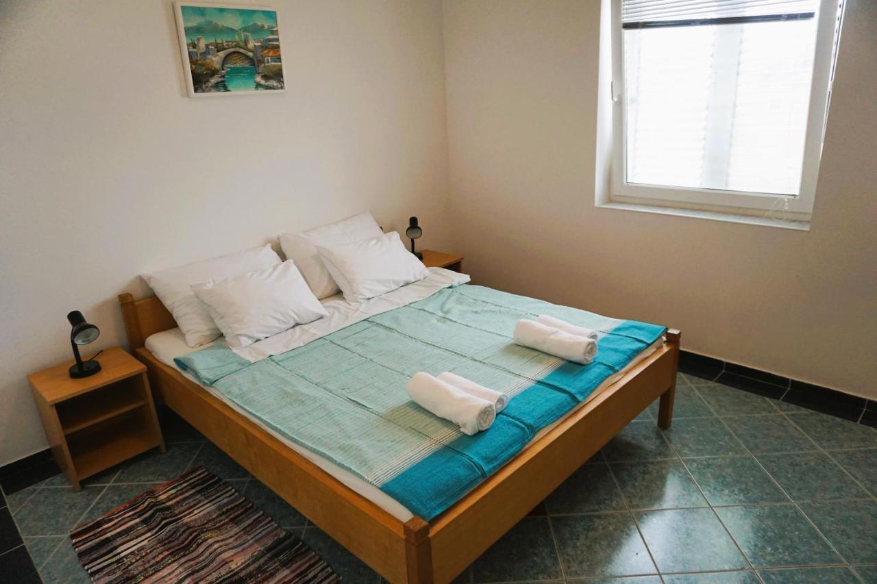 Villa Latina With 6 Apartments And A Shared Pool Vir Bagian luar foto