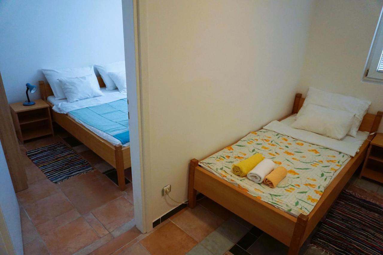Villa Latina With 6 Apartments And A Shared Pool Vir Bagian luar foto
