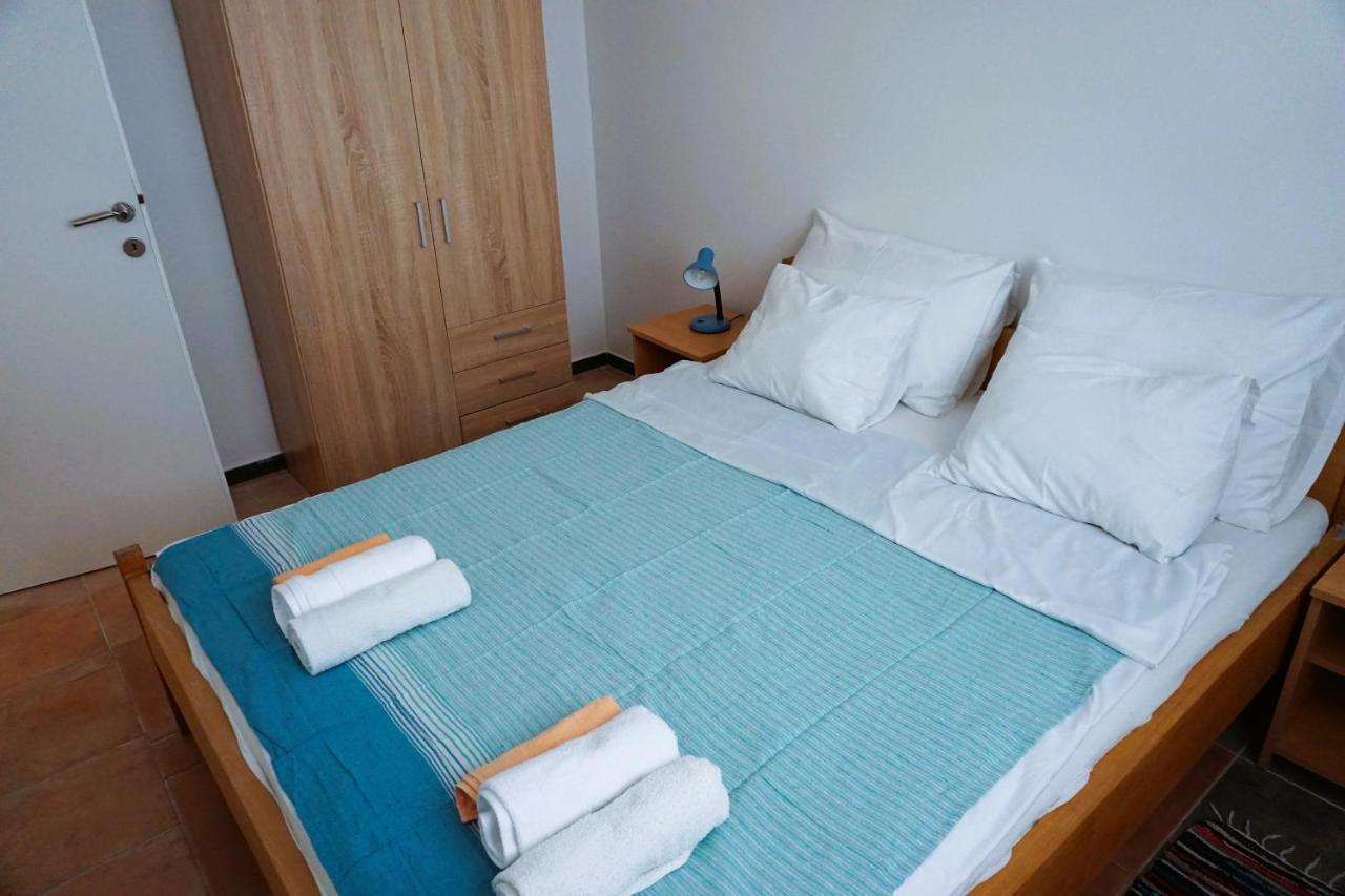 Villa Latina With 6 Apartments And A Shared Pool Vir Bagian luar foto