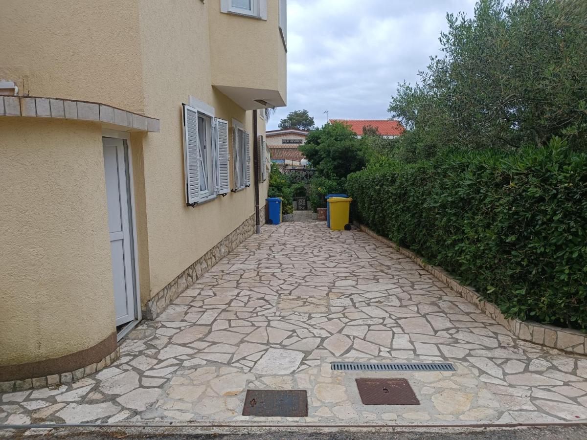 Villa Latina With 6 Apartments And A Shared Pool Vir Bagian luar foto