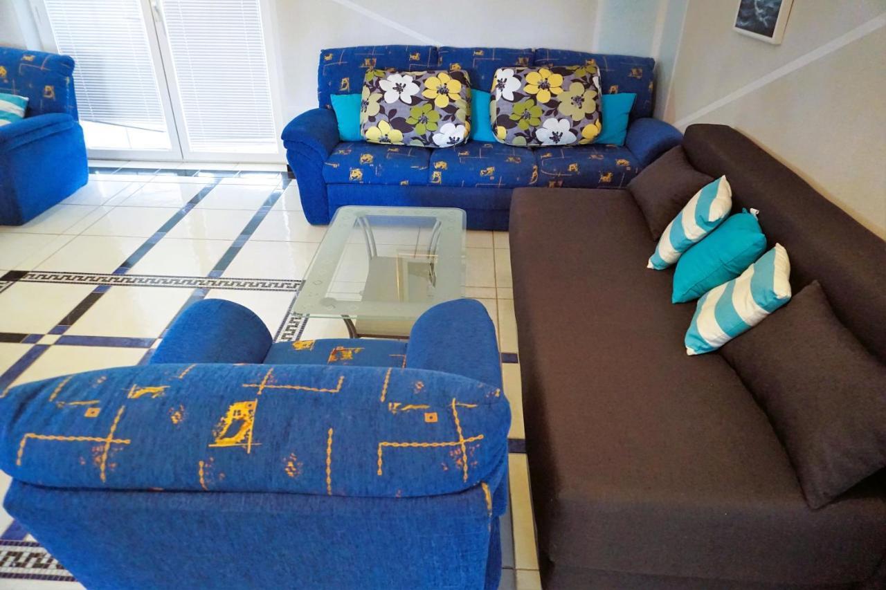 Villa Latina With 6 Apartments And A Shared Pool Vir Bagian luar foto