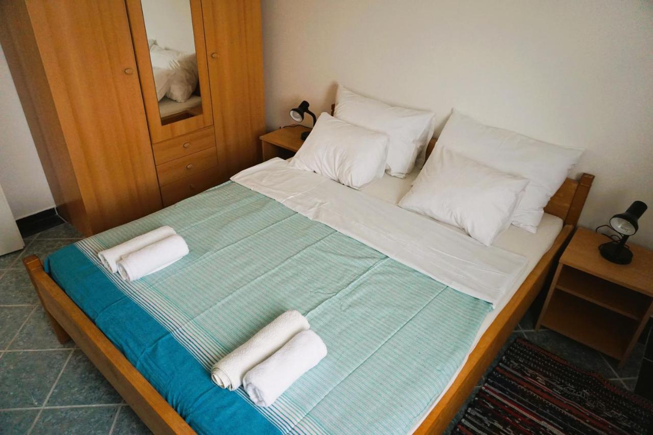 Villa Latina With 6 Apartments And A Shared Pool Vir Bagian luar foto